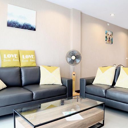 Modern Townhome At The Old City チエンマイ エクステリア 写真