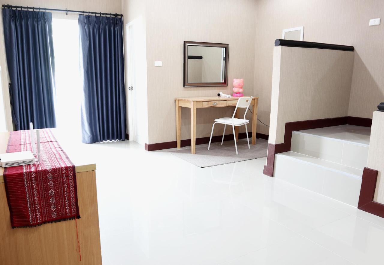 Modern Townhome At The Old City チエンマイ エクステリア 写真