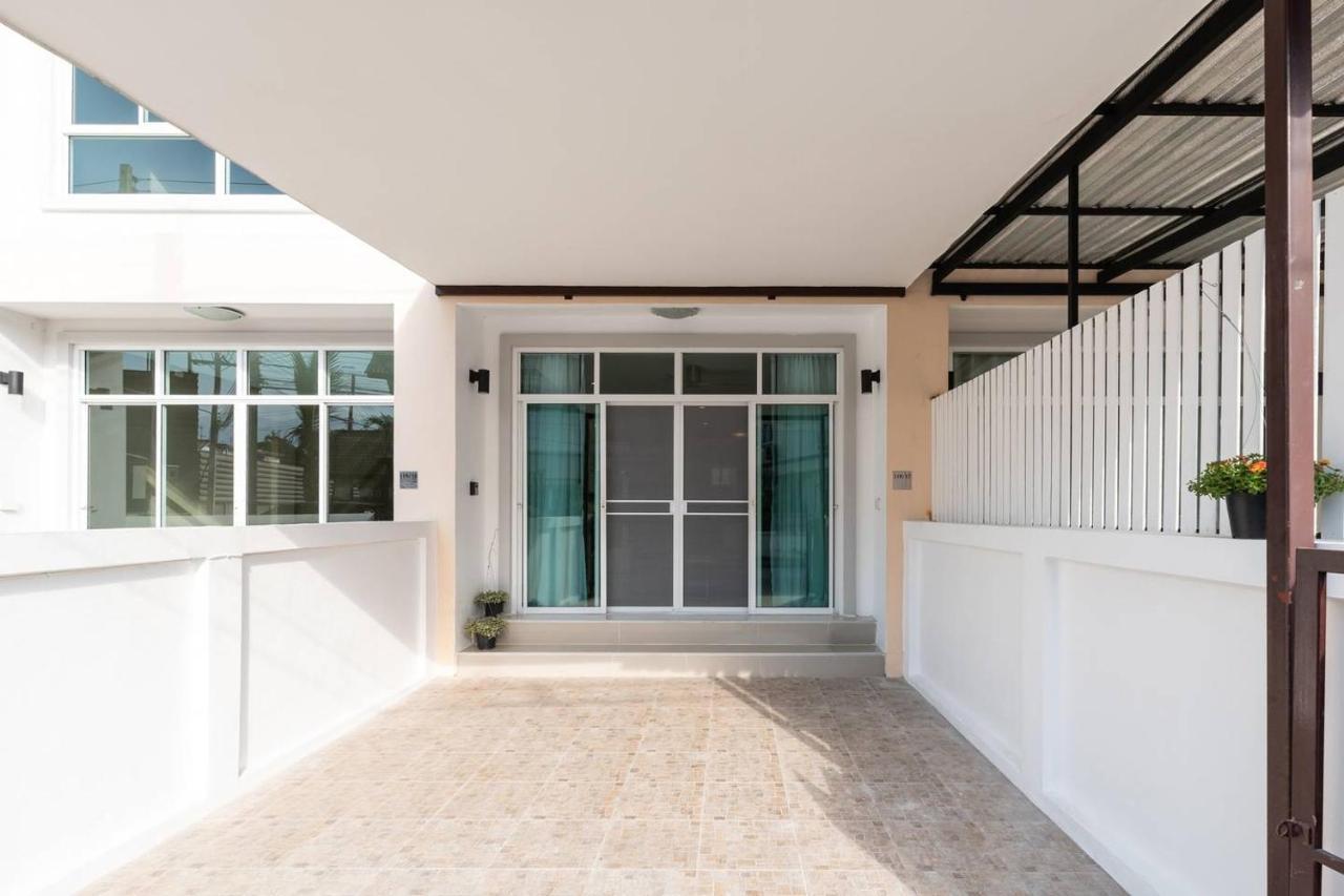Modern Townhome At The Old City チエンマイ エクステリア 写真